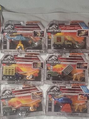 2017 Jurassic World Matchbox Vehicle & Dinosaur Toy Set - Orange & Green